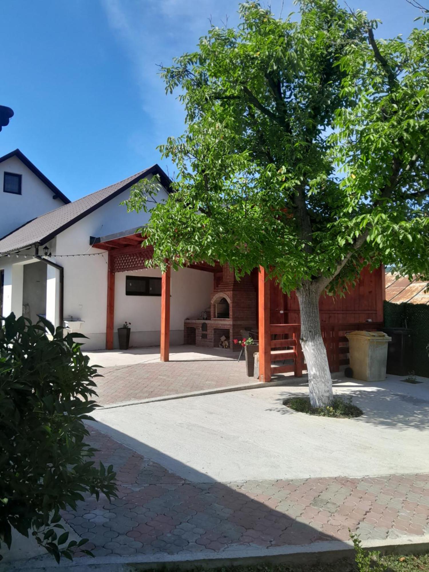 Casa Bianca Oncesti旅馆 外观 照片